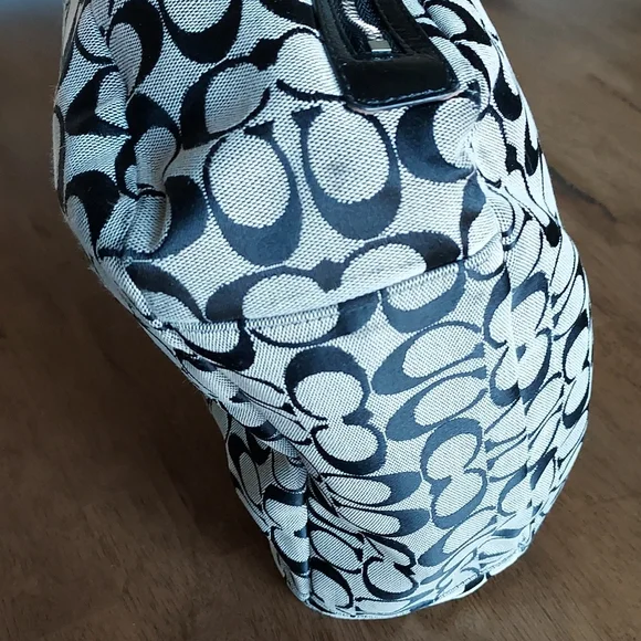 Coach Gallery Signature Tote w/ a Wristlet (RARE) - Picture 10 of 17